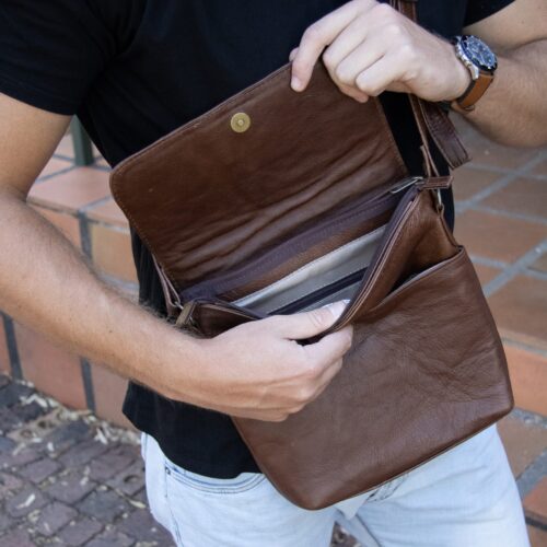 Maribu Leather Bob in Walnut